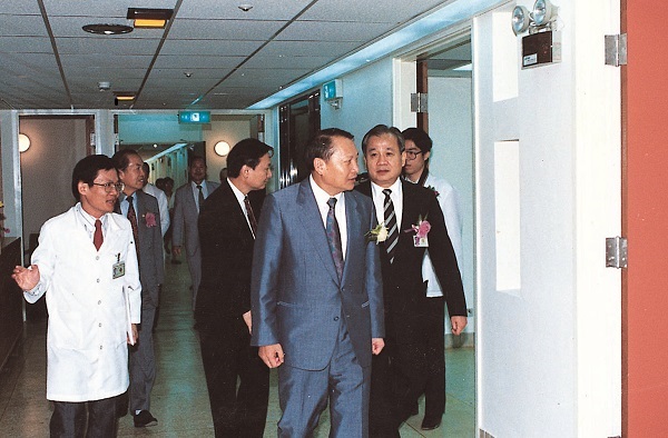 輔導會主任委員周世斌先生、省衛生處處長石曜堂先生參觀照片