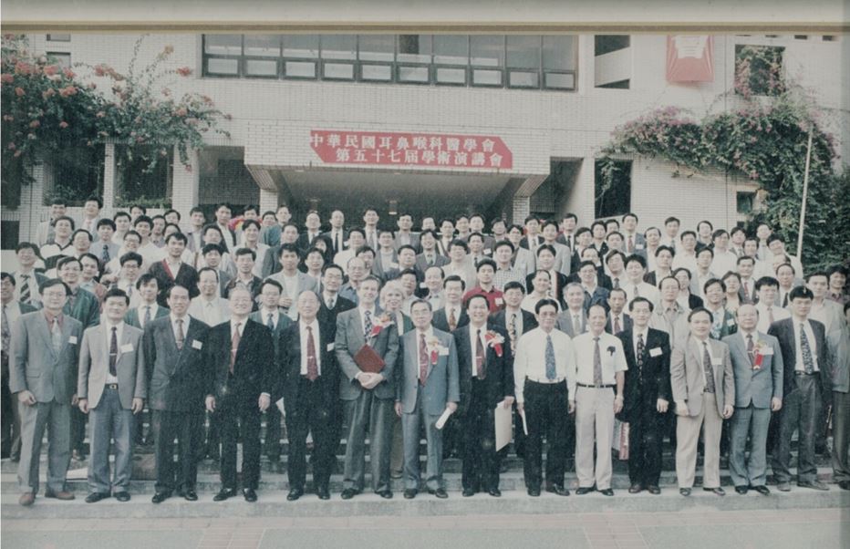圖4 許振益主任1994年主辦耳鼻喉科醫學會第五十七屆學術研討會