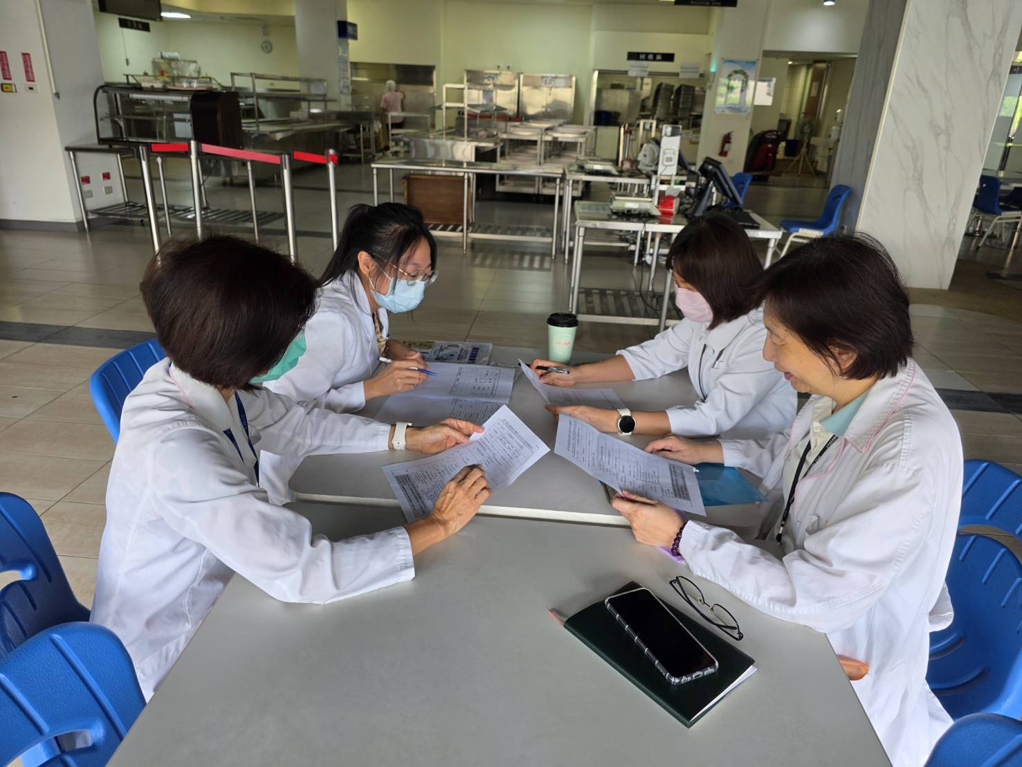 營養室王雅玲主任/陳昭秀營養師組長/林秀玉理師/學員座談