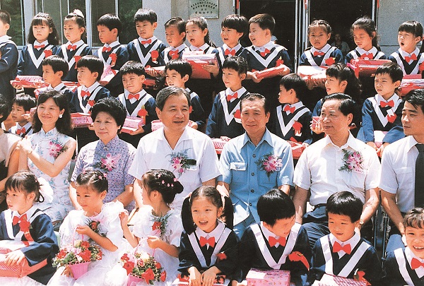 臺中市政府核准榮中幼稚園立案設立。