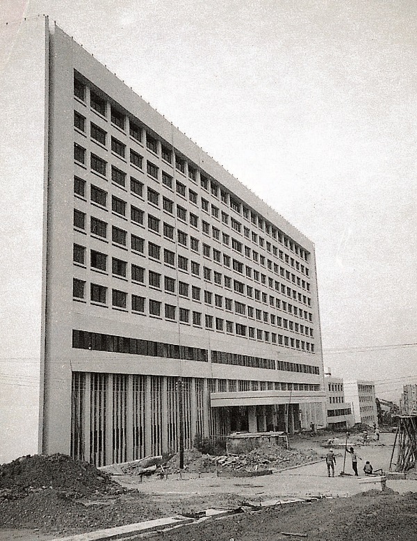 第一醫療大樓開始興建。