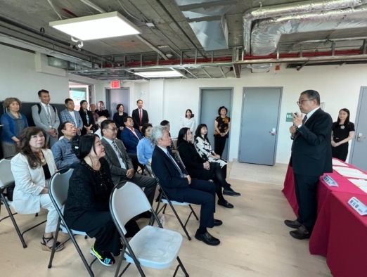 台中榮總副院長周元華在介紹。