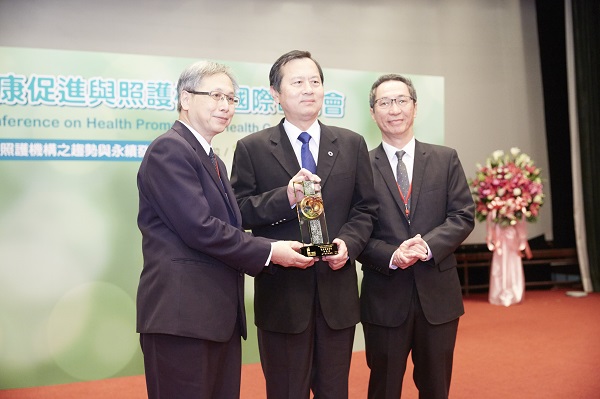 本院榮獲國民健康署二O一六年健康促進醫院典範獎。
