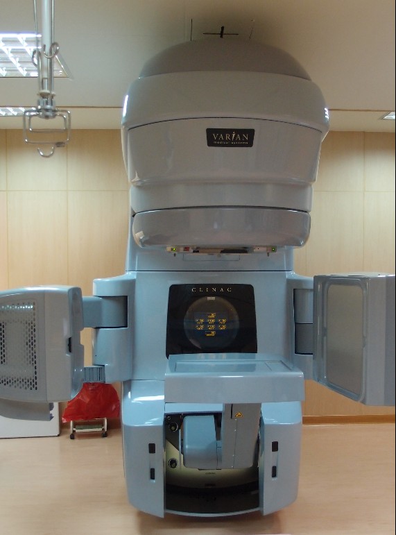 影像導引暨弧形強度調控放射治療直線加速器(銳速刀或快活刀)