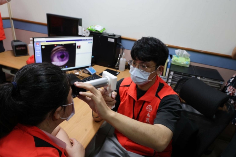 南投縣魚池鄉及中寮鄉衛生所獲贈遠距醫療設備，由台中榮總提供會診服務。