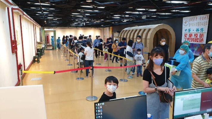 報到區排隊動線區全景