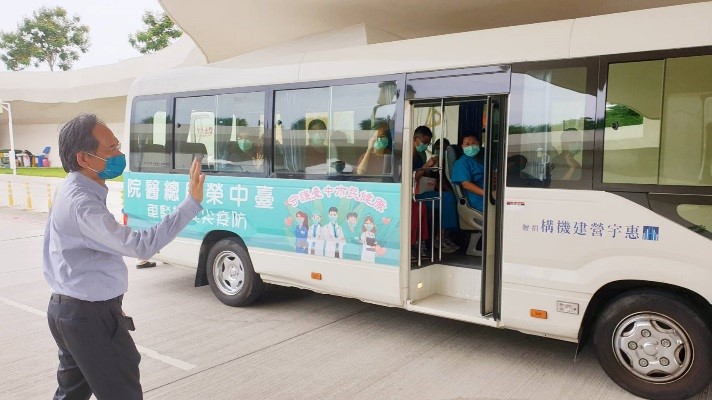 中央公園任務結束，院長送所有同仁回醫院才離開