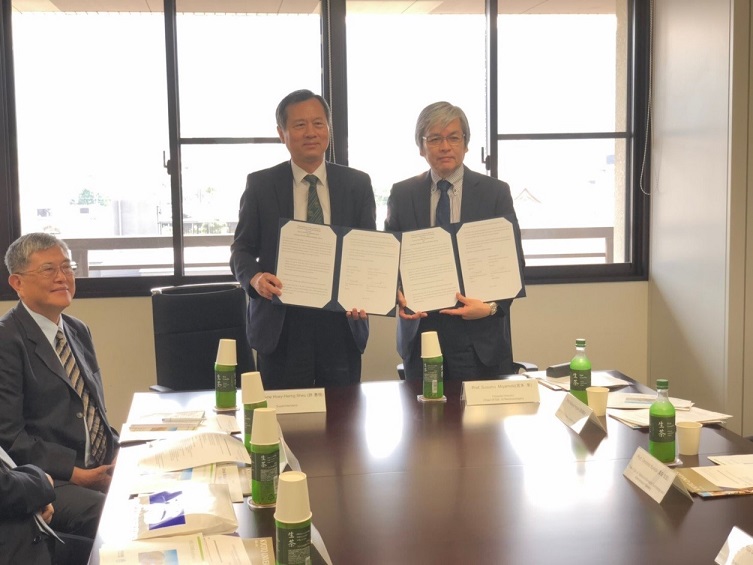 本院與京都大學附設醫院續簽MOU,許院長(左)與宮本享院長(右)合影
